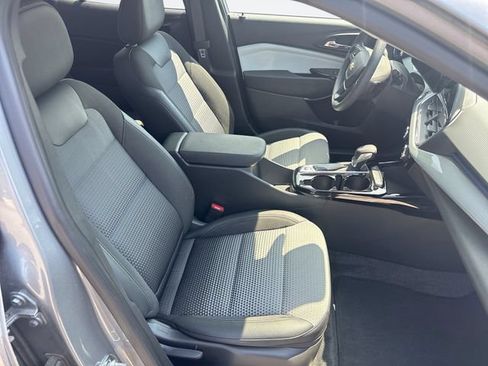 Used 2025 Chevrolet Trax LT FWD image 24