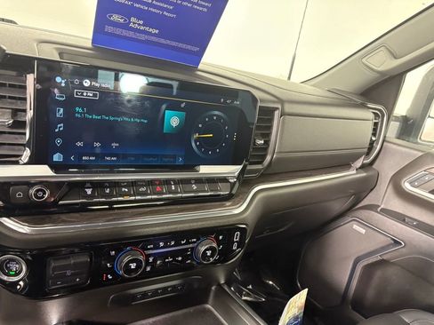 Used 2024 Chevrolet Silverado 2500 LTZ w/ LTZ Premium Package image 19