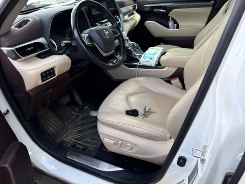 Used 2022 Toyota Highlander Platinum AWD/4WD image 9