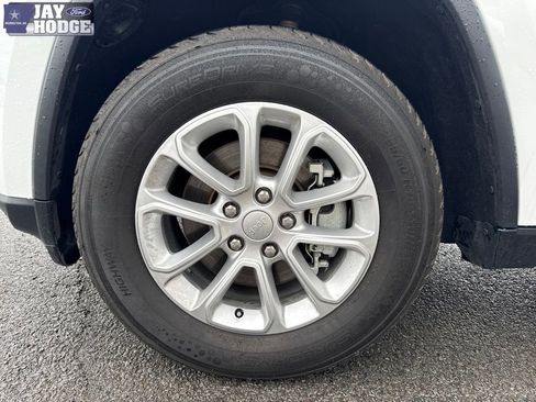 Used 2021 Jeep Grand Cherokee Laredo w/ Security & Convenience Group image 31