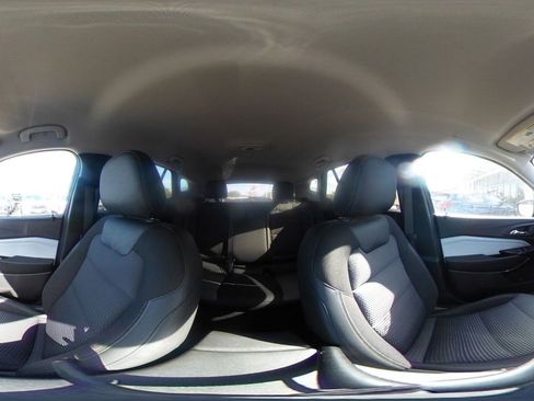 Used 2025 Chevrolet Trax LT image 41