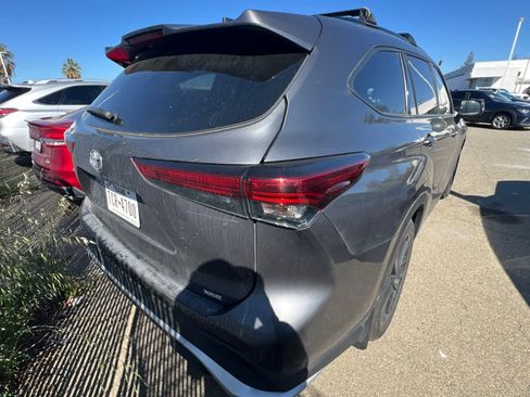 Used 2023 Toyota Highlander XSE image 2