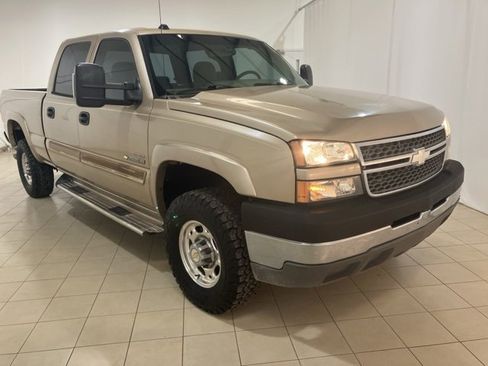 Used 2005 Chevrolet Silverado 2500 LS w/ Heavy-Duty Power Package image 7