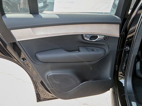 New 2025 Volvo XC90 B6 Plus w/ Protection Package image 15