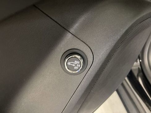 Used 2023 GMC Acadia SLE w/ Driver Convenience Package image 16