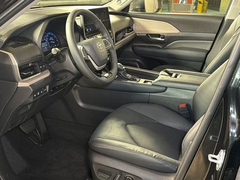 Used 2024 Toyota Grand Highlander AWD Hybrid image 22
