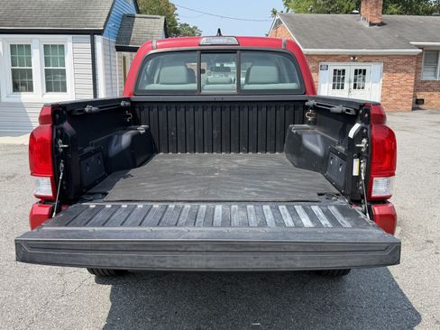Used 2017 Toyota Tacoma SR w/ SR Convenience Package RWD image 7