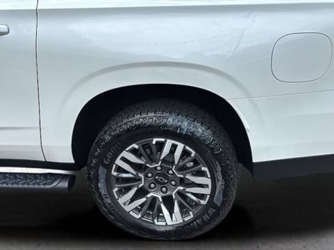 Used 2025 Chevrolet Suburban Z71 w/ Comfort Package AWD/4WD image 38