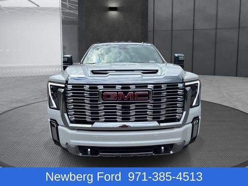Used 2025 GMC Sierra 3500 Denali w/ Denali Reserve Package AWD/4WD image 2