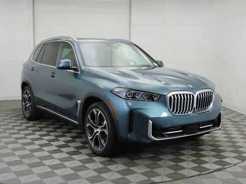 New 2026 BMW X5 xDrive50e w/ Climate Comfort Package AWD/4WD image 3