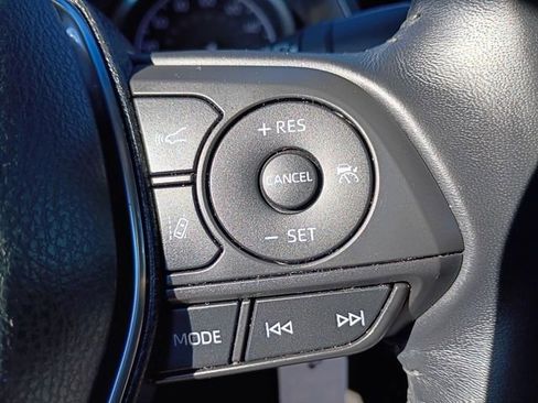 Used 2020 Toyota Camry SE image 19