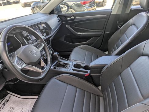 Used 2024 Volkswagen Jetta SE FWD image 13
