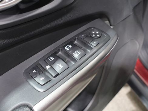 Used 2019 Jeep Cherokee Limited w/ Technology Group AWD/4WD image 14