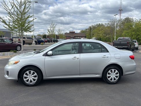 Used 2011 Toyota Corolla LE FWD image 25