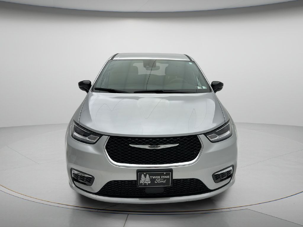 Used 2026 Chrysler Pacifica Select FWD image 2