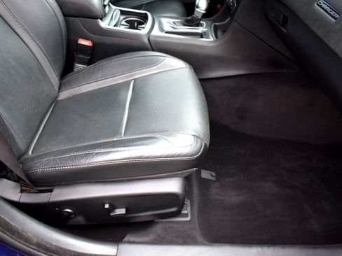 Used 2017 Dodge Charger R/T w/ Premium Group image 23