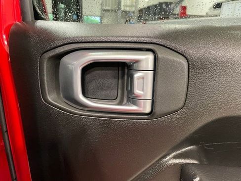 Used 2024 Jeep Wrangler Unlimited w/ Convenience Group AWD/4WD image 18