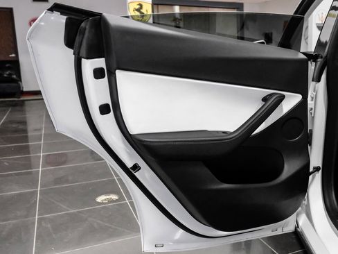 Used 2022 Tesla Model Y Long Range image 43