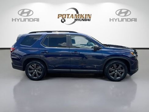 Used 2023 Honda Pilot Sport image 4