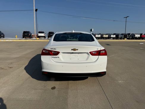 Used 2025 Chevrolet Malibu LT image 4