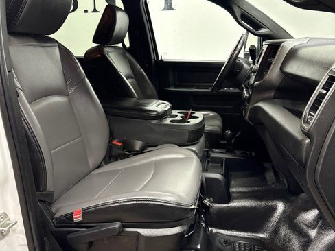 Used 2024 RAM 2500 Tradesman w/ Chrome Appearance Group image 24