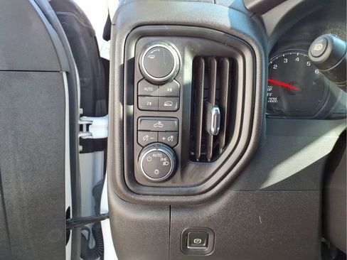 Used 2022 Chevrolet Silverado 1500 Custom image 15
