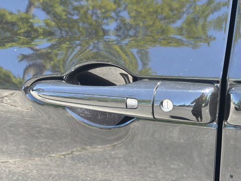 Used 2024 Chrysler Pacifica Touring-L FWD image 32