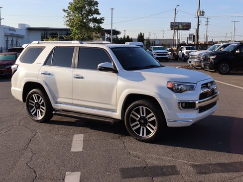 Used 2024 Toyota 4Runner Limited AWD/4WD image 2