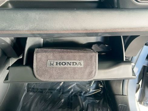 Certified 2025 Honda Pilot Sport image 31