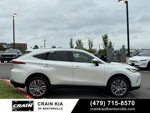 Used 2021 Toyota Venza XLE w/ Softex Package AWD/4WD image 9
