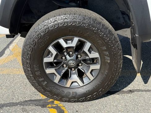 Used 2023 Toyota Tacoma TRD Off-Road AWD/4WD image 10