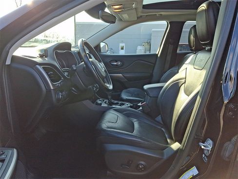 Used 2021 Jeep Cherokee Limited image 13