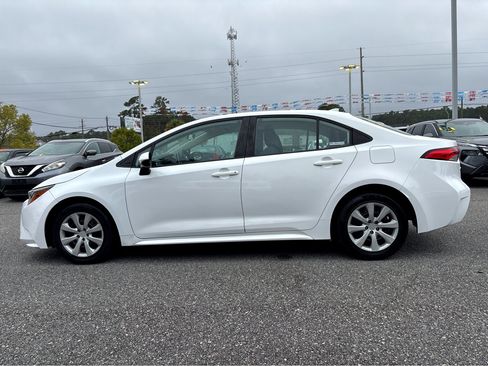 Used 2021 Toyota Corolla LE image 27