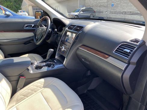 Used 2017 Ford Explorer Platinum AWD/4WD image 18