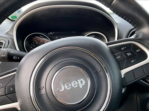 Used 2019 Jeep Compass Latitude FWD image 12
