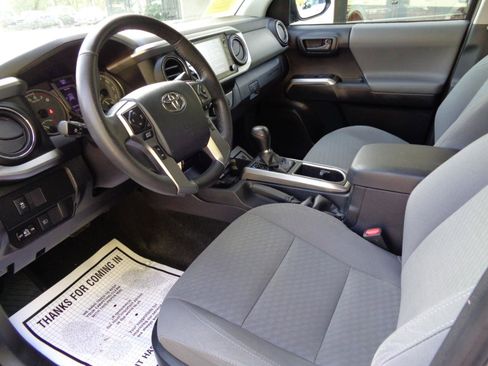 Used 2020 Toyota Tacoma SR5 AWD/4WD image 12