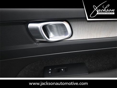 Certified 2025 Volvo XC40 B5 Core w/ Protection Package Premier image 31