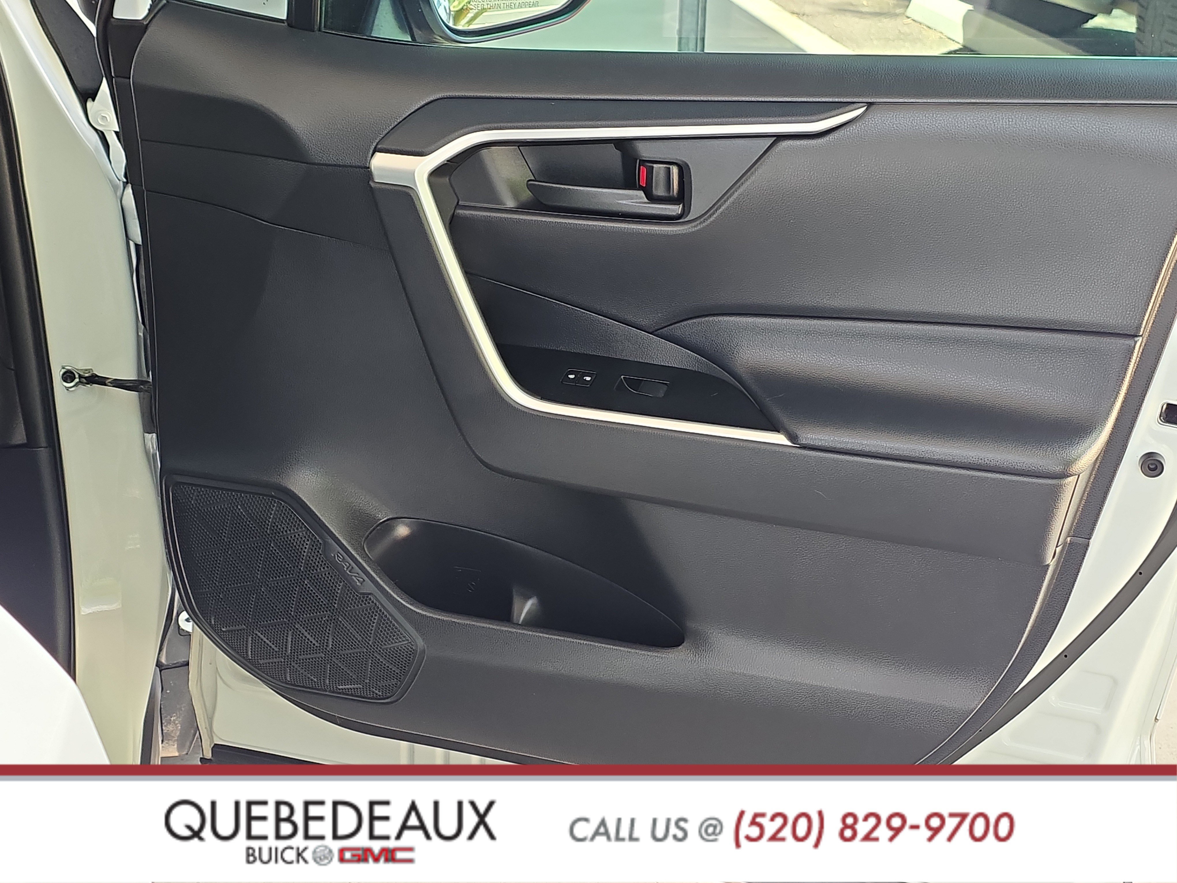 Used 2022 Toyota RAV4 LE FWD image 25