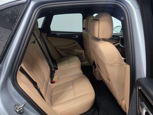 Certified 2025 Porsche Macan image 24