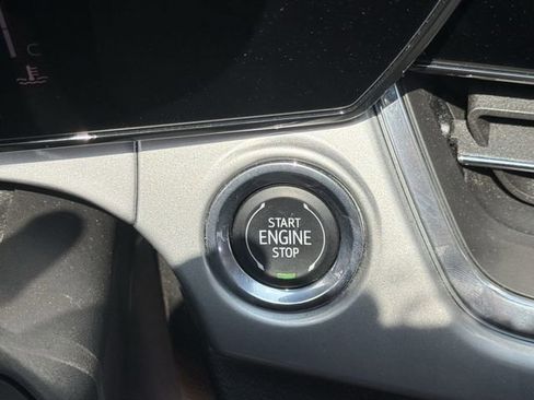 Used 2025 Chevrolet Trax LT FWD image 24