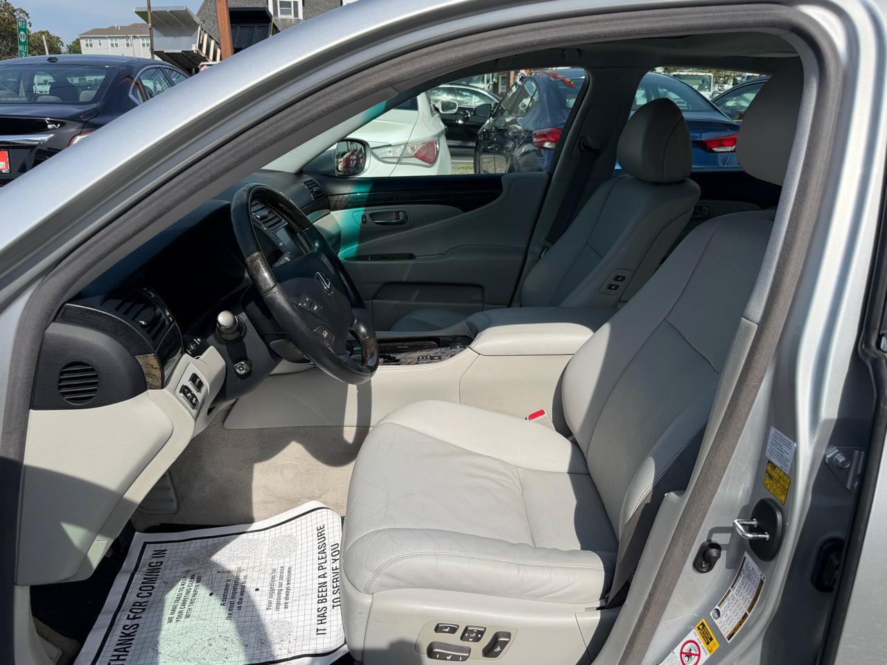 Used 2007 Lexus LS 460 w/ Comfort Pkg RWD image 10