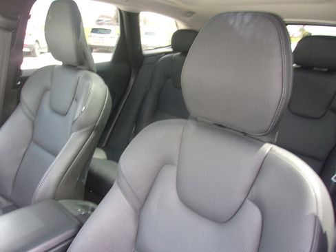 Used 2023 Volvo XC60 B5 Plus AWD/4WD image 13
