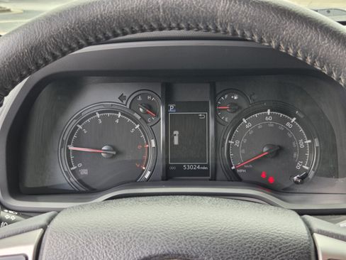 Used 2020 Toyota 4Runner SR5 AWD/4WD image 19