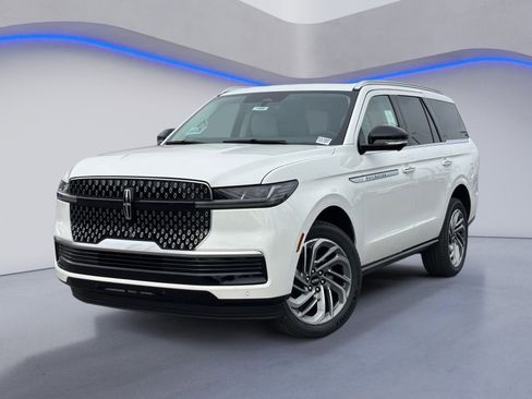 New 2026 Lincoln Navigator Reserve AWD/4WD image 2