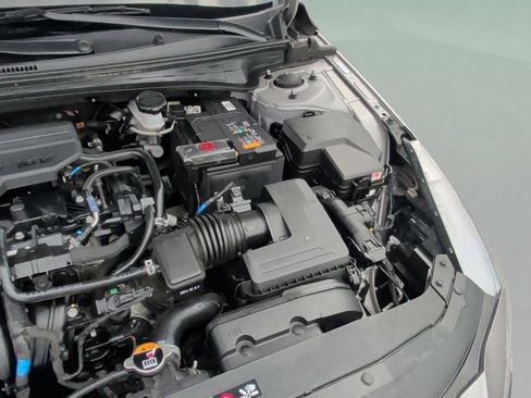 Used 2023 Hyundai Elantra SEL w/ Preferred Accessory Package FWD image 11
