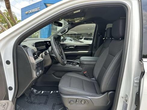 Used 2026 Chevrolet Suburban LS RWD image 30