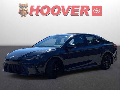 Used 2025 Toyota Camry SE image 6