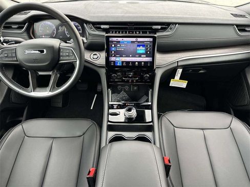 New 2025 Jeep Grand Cherokee Limited w/ Black Appearance Package image 8