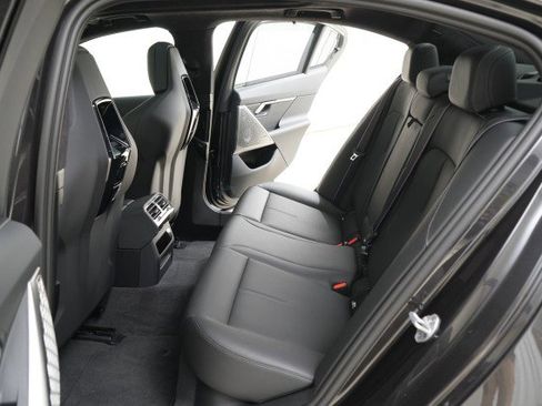 Used 2025 BMW M5 w/ Executive Package image 55