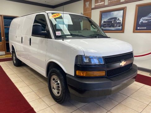 Used 2021 Chevrolet Express 2500 w/ Driver Convenience Package image 4